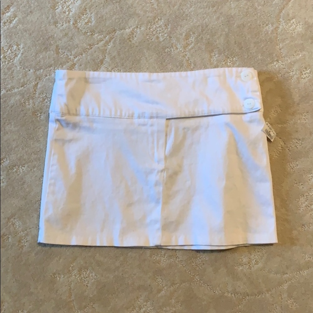 NWT Juniors White 2 Button Skirt, Low-Rise